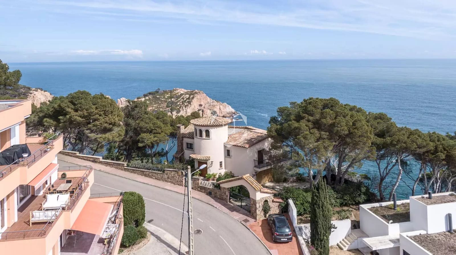 4 bedroom Beach Apartment for rent in Tamariu with pool garage - € 2,500 (Ref: 10115787)