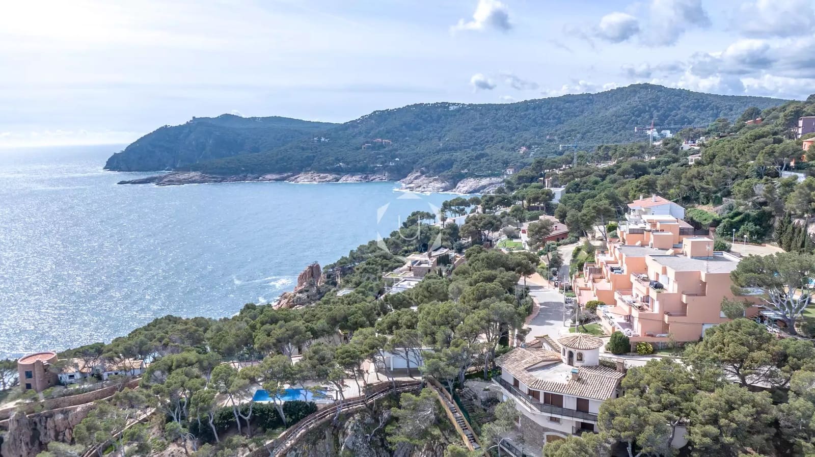 4 bedroom Beach Apartment for rent in Tamariu with pool garage - € 2,500 (Ref: 10115787)