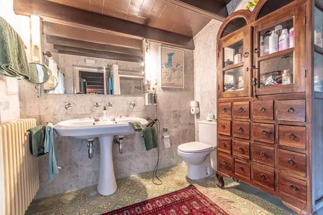 6 makuuhuone Maalaistalo myytävänä paikassa Sant Llorenç de la Muga mukana uima-altaan 
autotalli - 990 000 € (Ref: 8591035)