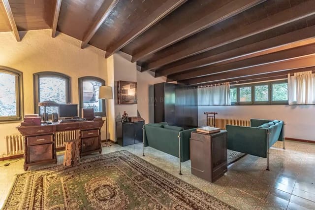 6 makuuhuone Maalaistalo myytävänä paikassa Sant Llorenç de la Muga mukana uima-altaan 
autotalli - 990 000 € (Ref: 8591035)