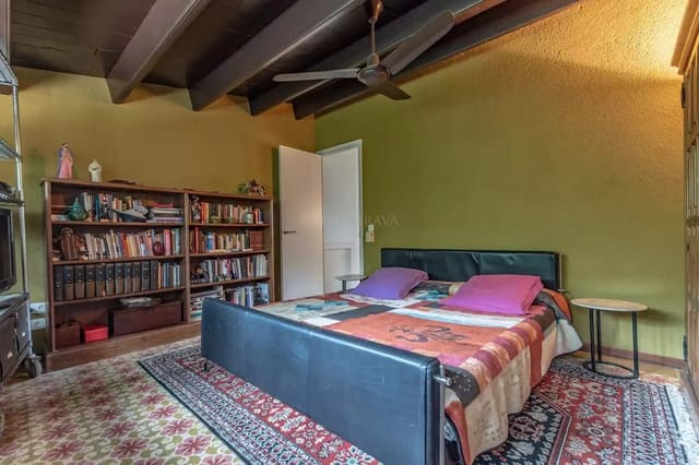 6 makuuhuone Maalaistalo myytävänä paikassa Sant Llorenç de la Muga mukana uima-altaan 
autotalli - 990 000 € (Ref: 8591035)