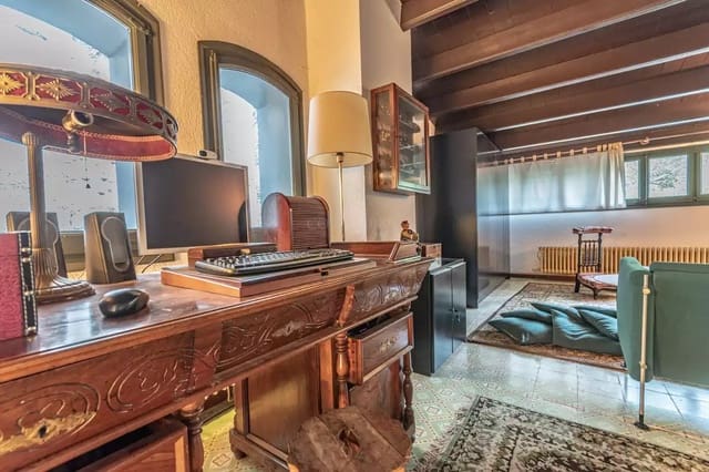 6 makuuhuone Maalaistalo myytävänä paikassa Sant Llorenç de la Muga mukana uima-altaan 
autotalli - 990 000 € (Ref: 8591035)