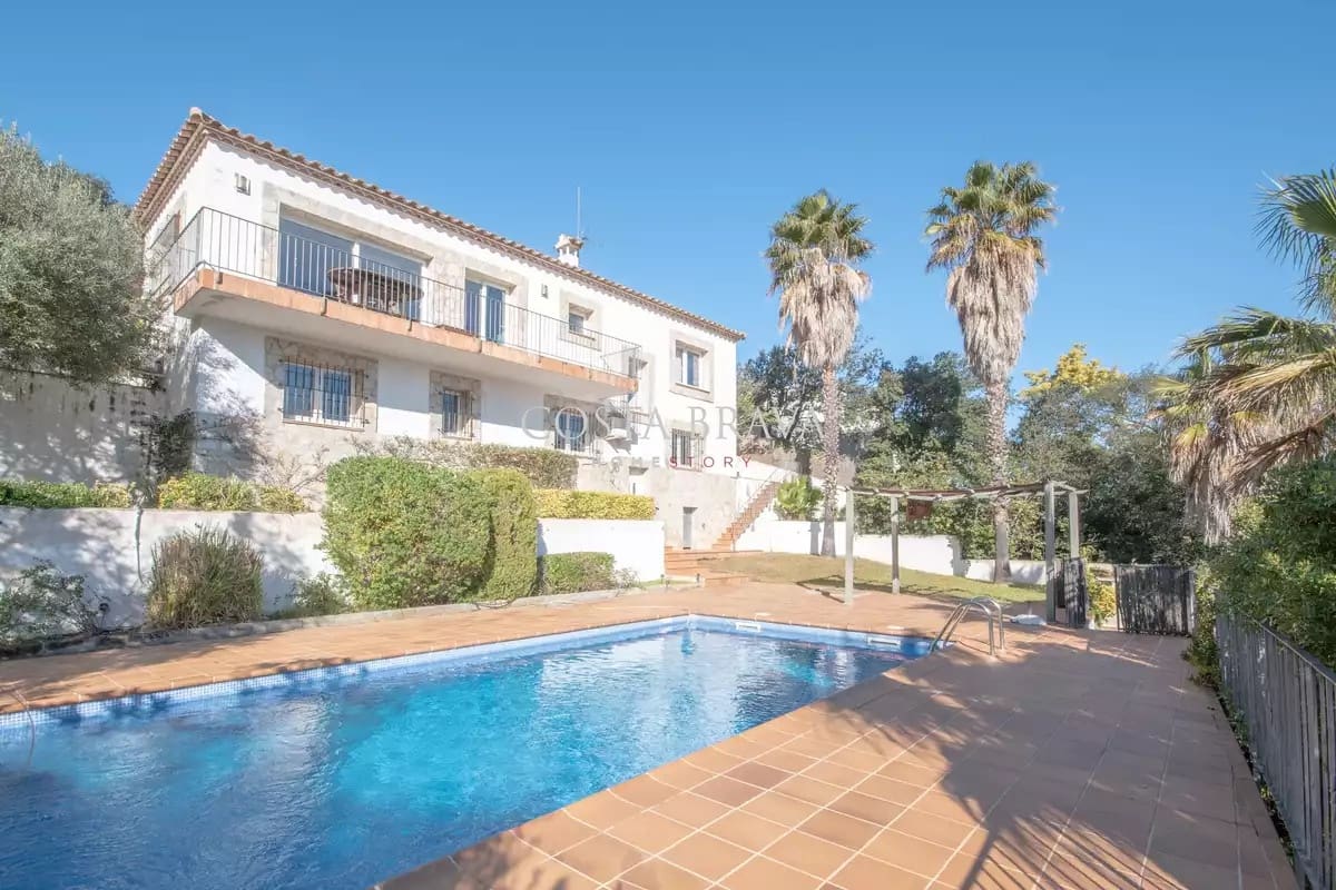 6 makuuhuone Huvila myytävänä paikassa Begur mukana uima-altaan 
autotalli - 695 000 € (Ref: 8880632)