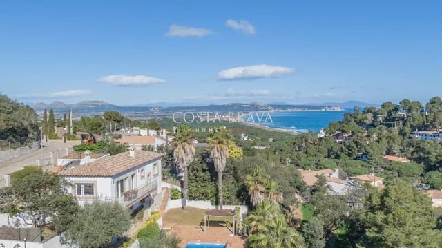 Chalet de 6 habitaciones en Begur en venta con piscina garaje - 695.000 € (Ref: 8880632)