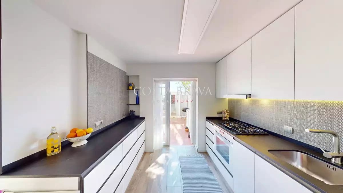 3 soveværelse Rækkehus til salg i Torroella de Montgri med garage - € 335.000 (Ref: 8902141)