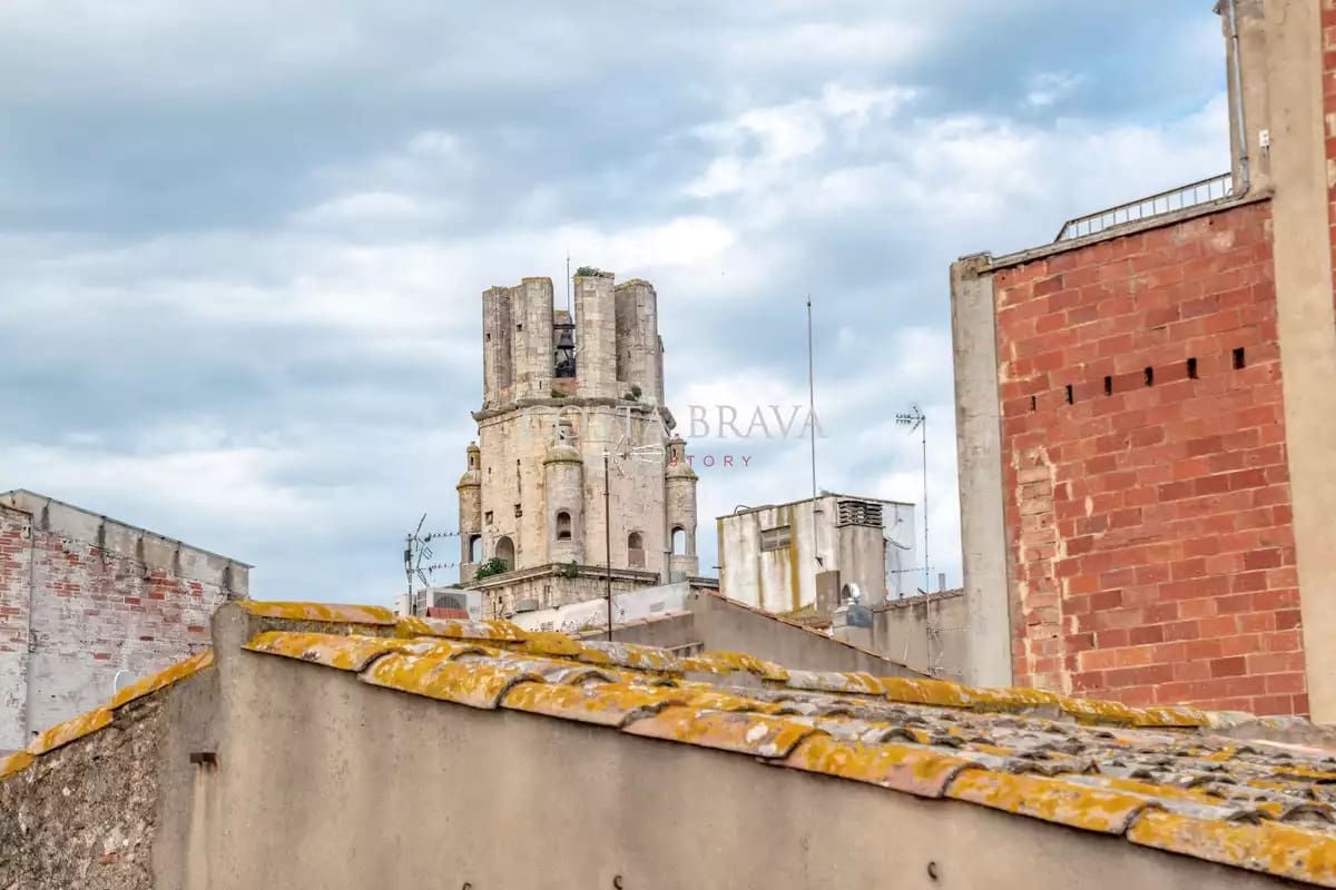 5 soveværelse Byhus til salg i Palafrugell - € 275.000 (Ref: 8902142)