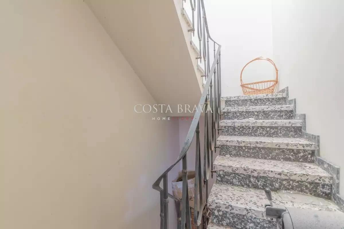 5 soveværelse Byhus til salg i Palafrugell - € 275.000 (Ref: 8902142)