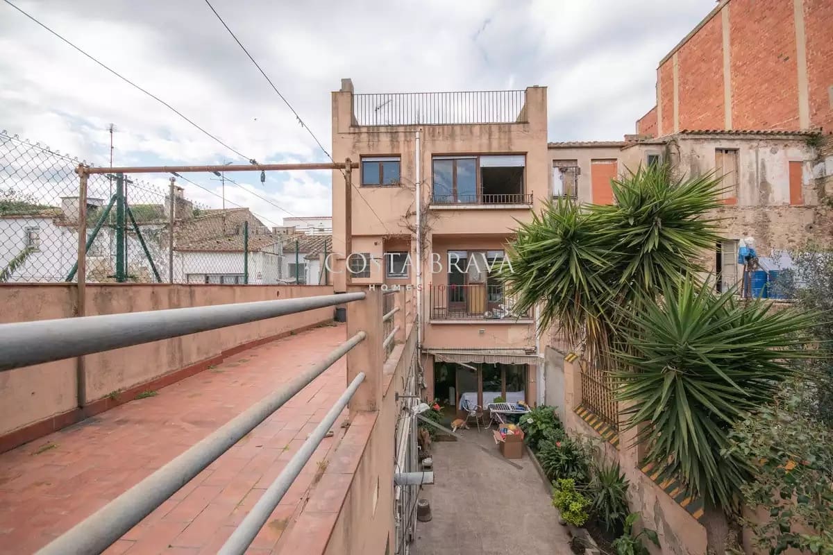 5 soveværelse Byhus til salg i Palafrugell - € 275.000 (Ref: 8902142)