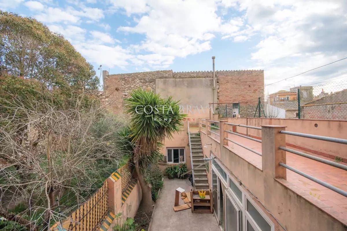 5 soveværelse Byhus til salg i Palafrugell - € 275.000 (Ref: 8902142)