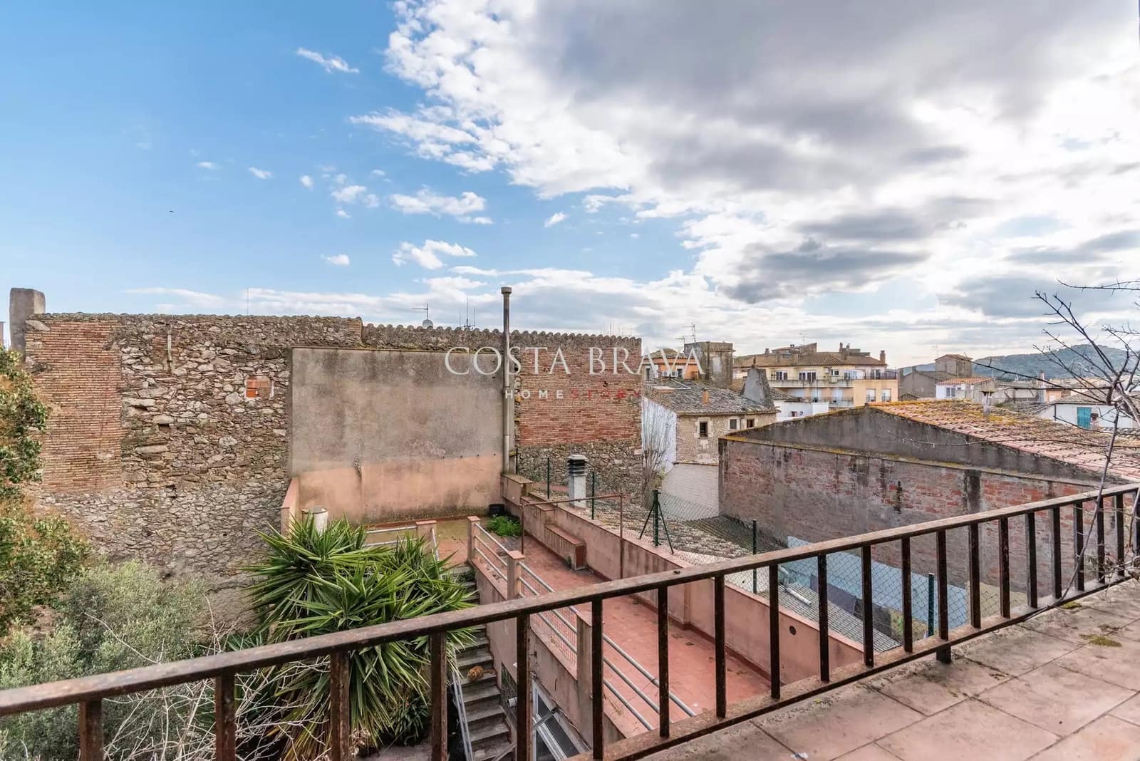 5 bedroom Townhouse for sale in Palafrugell - € 285,000 (Ref: 8902142)