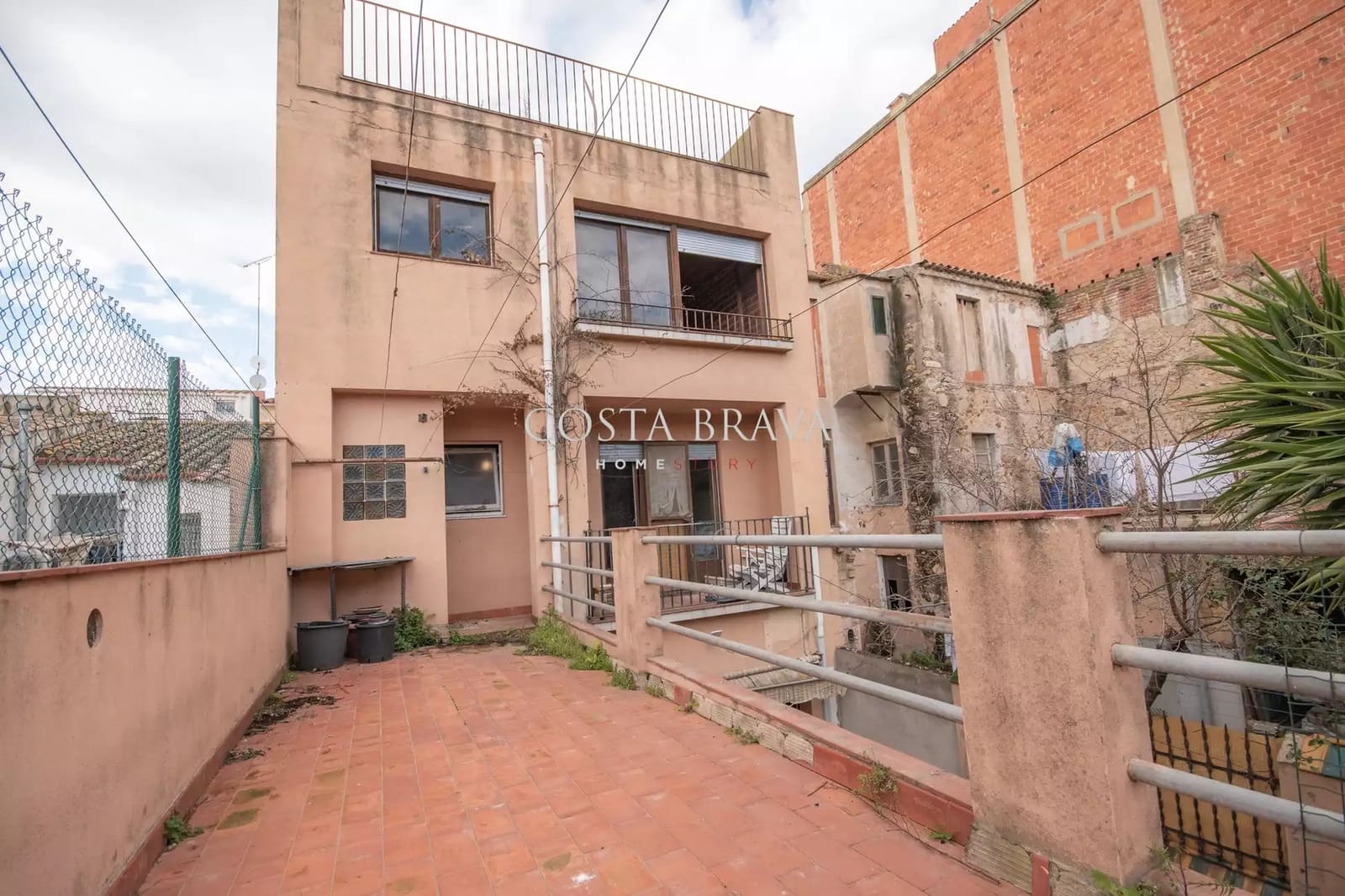 5 bedroom Townhouse for sale in Palafrugell - € 285,000 (Ref: 8902142)