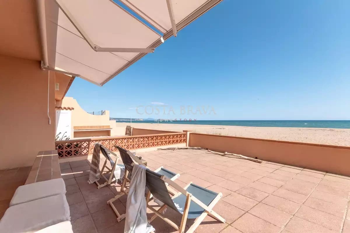 2 soveværelse Strandlejlighed til leje i Pals med garage - € 1.100 (Ref: 8937246)