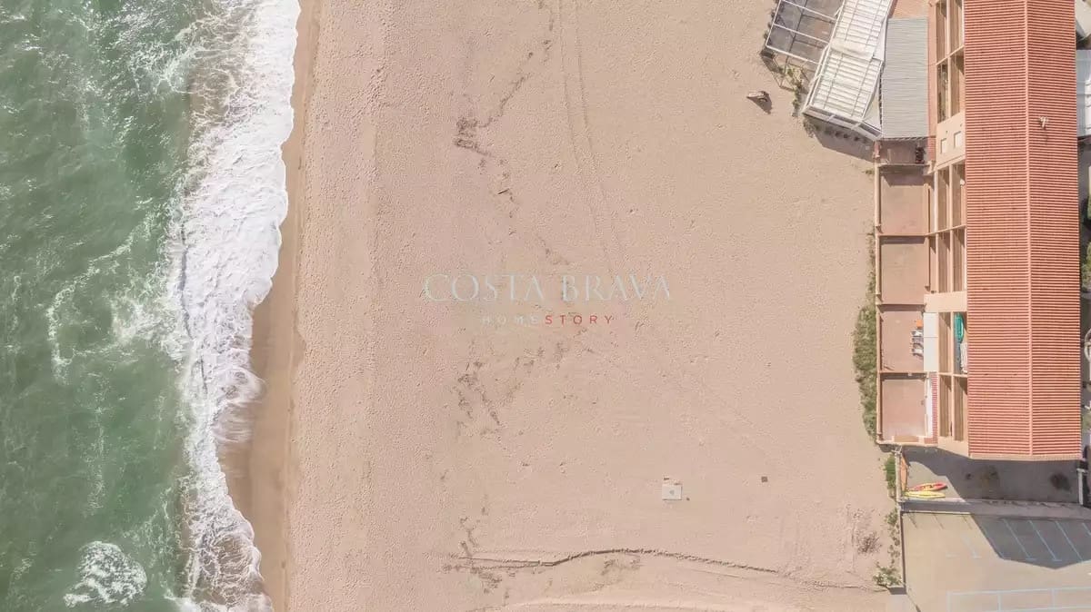 2 soveværelse Strandlejlighed til leje i Pals med garage - € 1.100 (Ref: 8937246)