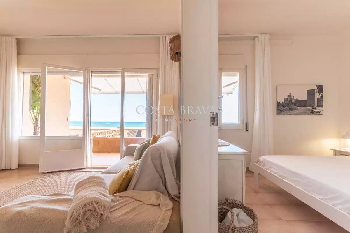 2 soveværelse Strandlejlighed til leje i Pals med garage - € 1.100 (Ref: 8937246)