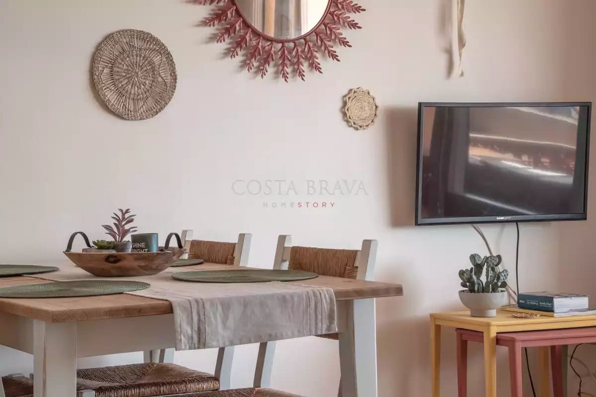 2 soveværelse Strandlejlighed til leje i Pals med garage - € 1.100 (Ref: 8937246)