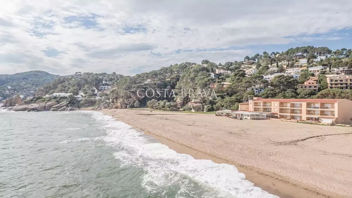 2 soveværelse Strandlejlighed til leje i Pals med garage - € 1.100 (Ref: 8937246)