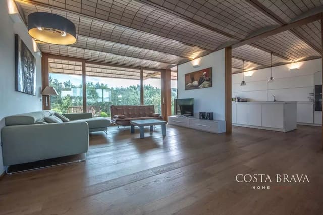 4 bedroom Villa for sale in Caldes de Malavella with pool garage - € 1,990,000 (Ref: 9128479)