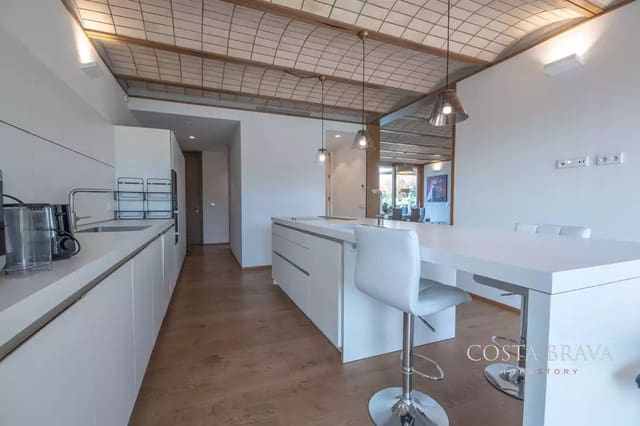 4 bedroom Villa for sale in Caldes de Malavella with pool garage - € 1,990,000 (Ref: 9128479)