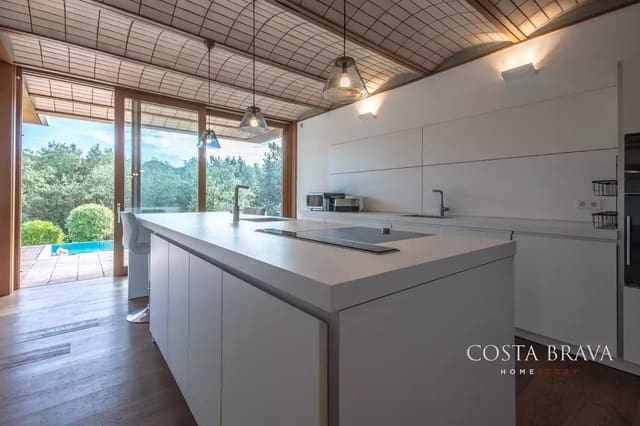 4 bedroom Villa for sale in Caldes de Malavella with pool garage - € 1,990,000 (Ref: 9128479)