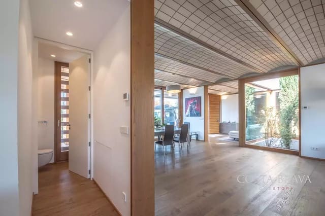 4 bedroom Villa for sale in Caldes de Malavella with pool garage - € 1,990,000 (Ref: 9128479)