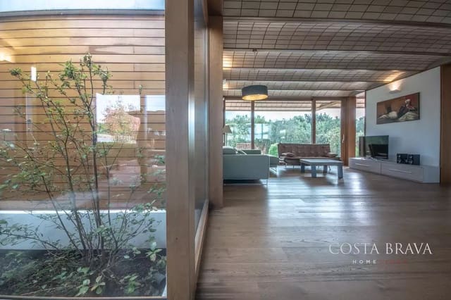 4 bedroom Villa for sale in Caldes de Malavella with pool garage - € 1,990,000 (Ref: 9128479)