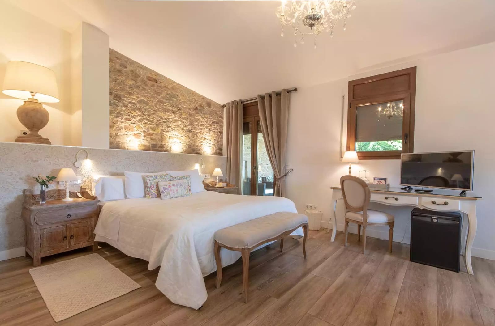 10 bedroom Hotel for sale in Madremanya with pool - € 2,475,000 (Ref: 9137301)