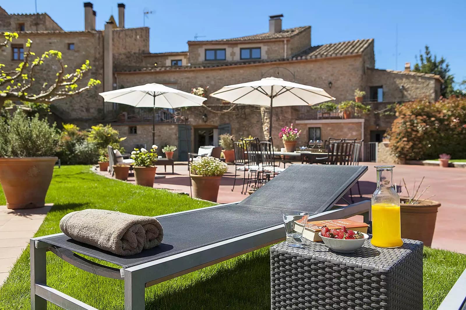 10 bedroom Hotel for sale in Madremanya with pool - € 2,475,000 (Ref: 9137301)