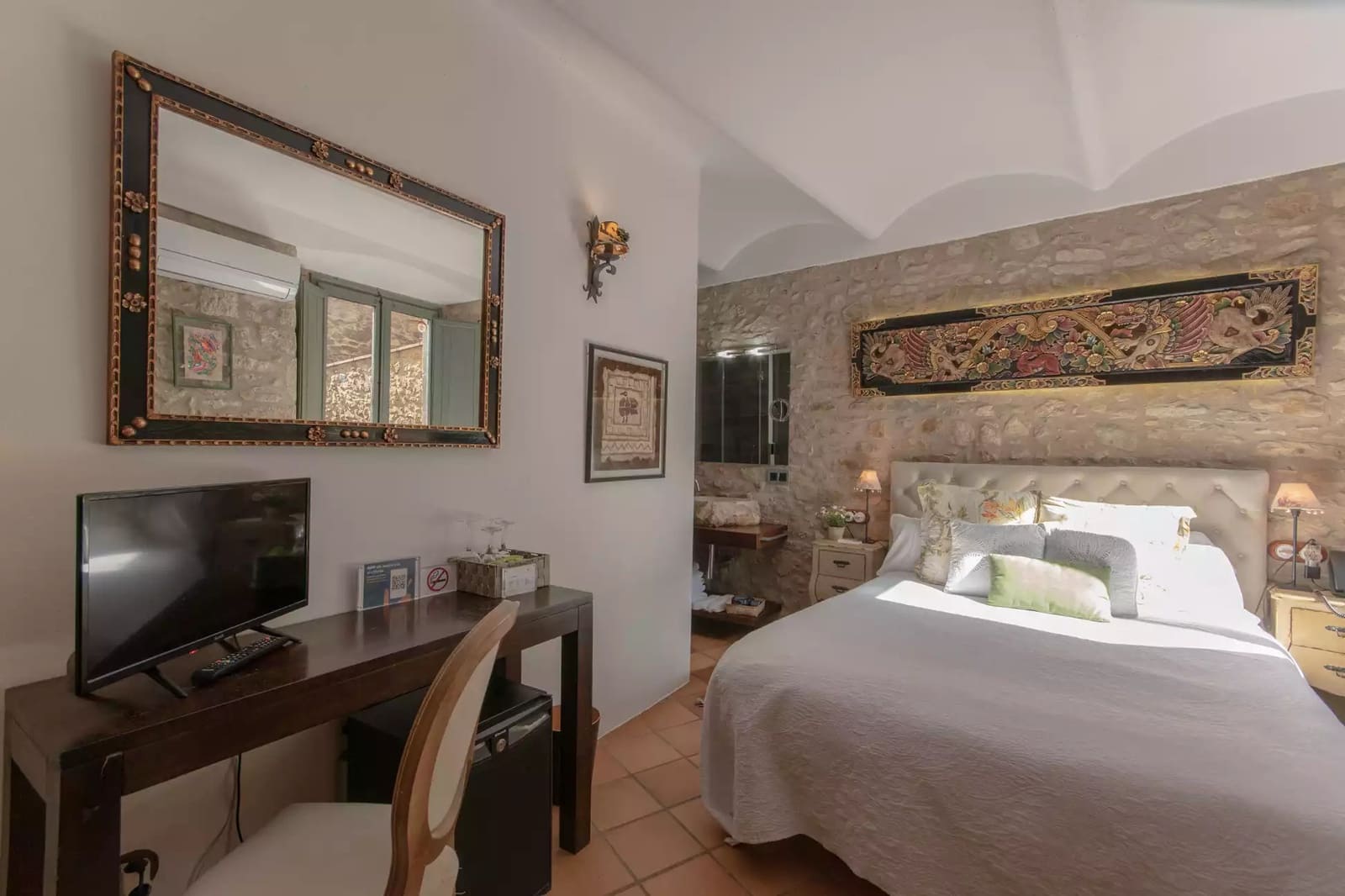 10 bedroom Hotel for sale in Madremanya with pool - € 2,475,000 (Ref: 9137301)