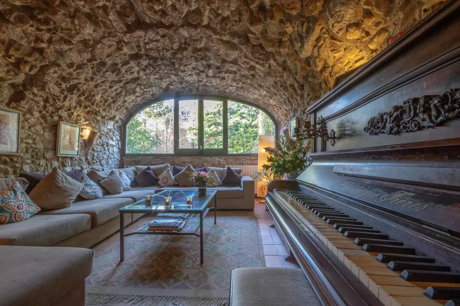 10 bedroom Hotel for sale in Madremanya with pool - € 2,475,000 (Ref: 9137301)