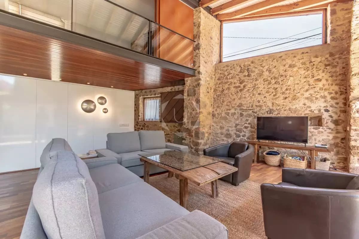 3 makuuhuone Rivitalo vuokrattavana paikassa Ulla mukana uima-altaan 
autotalli - 2 400 € (Ref: 9252230)