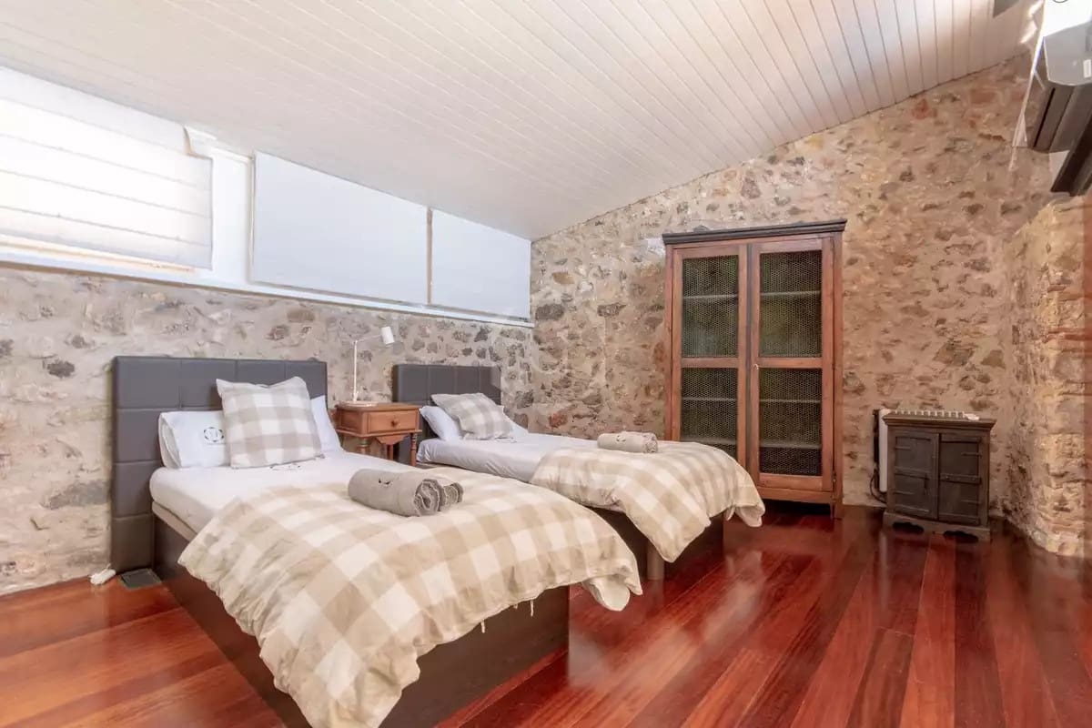 3 makuuhuone Rivitalo vuokrattavana paikassa Ulla mukana uima-altaan 
autotalli - 2 400 € (Ref: 9252230)