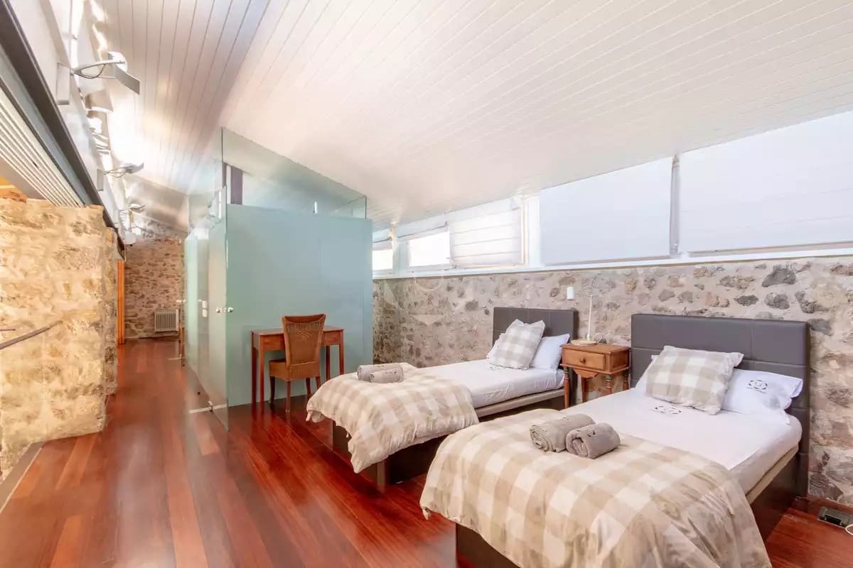 3 makuuhuone Rivitalo vuokrattavana paikassa Ulla mukana uima-altaan 
autotalli - 2 400 € (Ref: 9252230)