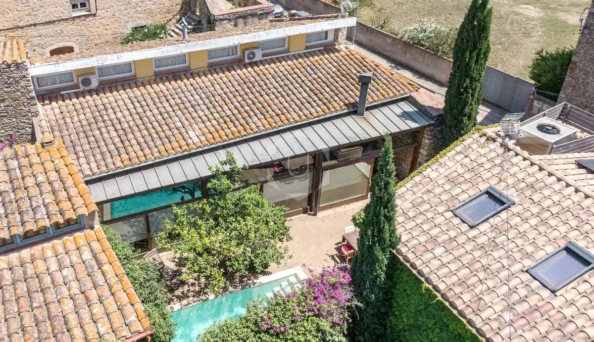 3 makuuhuone Rivitalo vuokrattavana paikassa Ulla mukana uima-altaan 
autotalli - 2 400 € (Ref: 9252230)