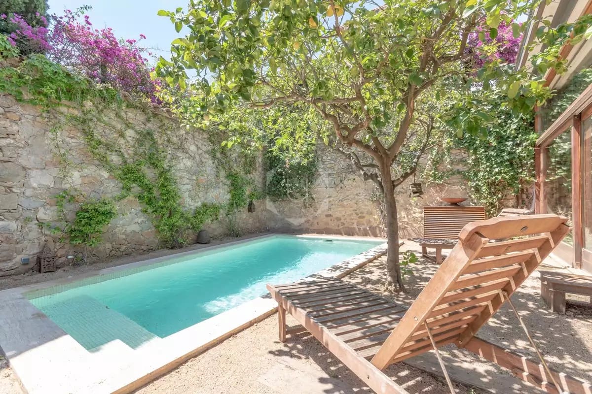 3 makuuhuone Rivitalo vuokrattavana paikassa Ulla mukana uima-altaan 
autotalli - 2 400 € (Ref: 9252230)