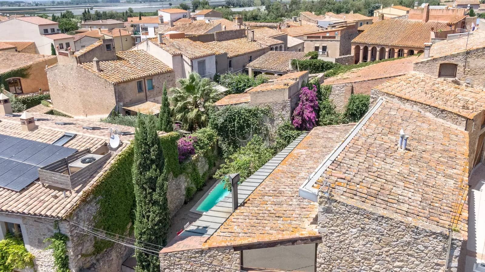 3 soveværelse Rækkehus til leje i Ulla med swimmingpool garage - € 2.400 (Ref: 9252230)