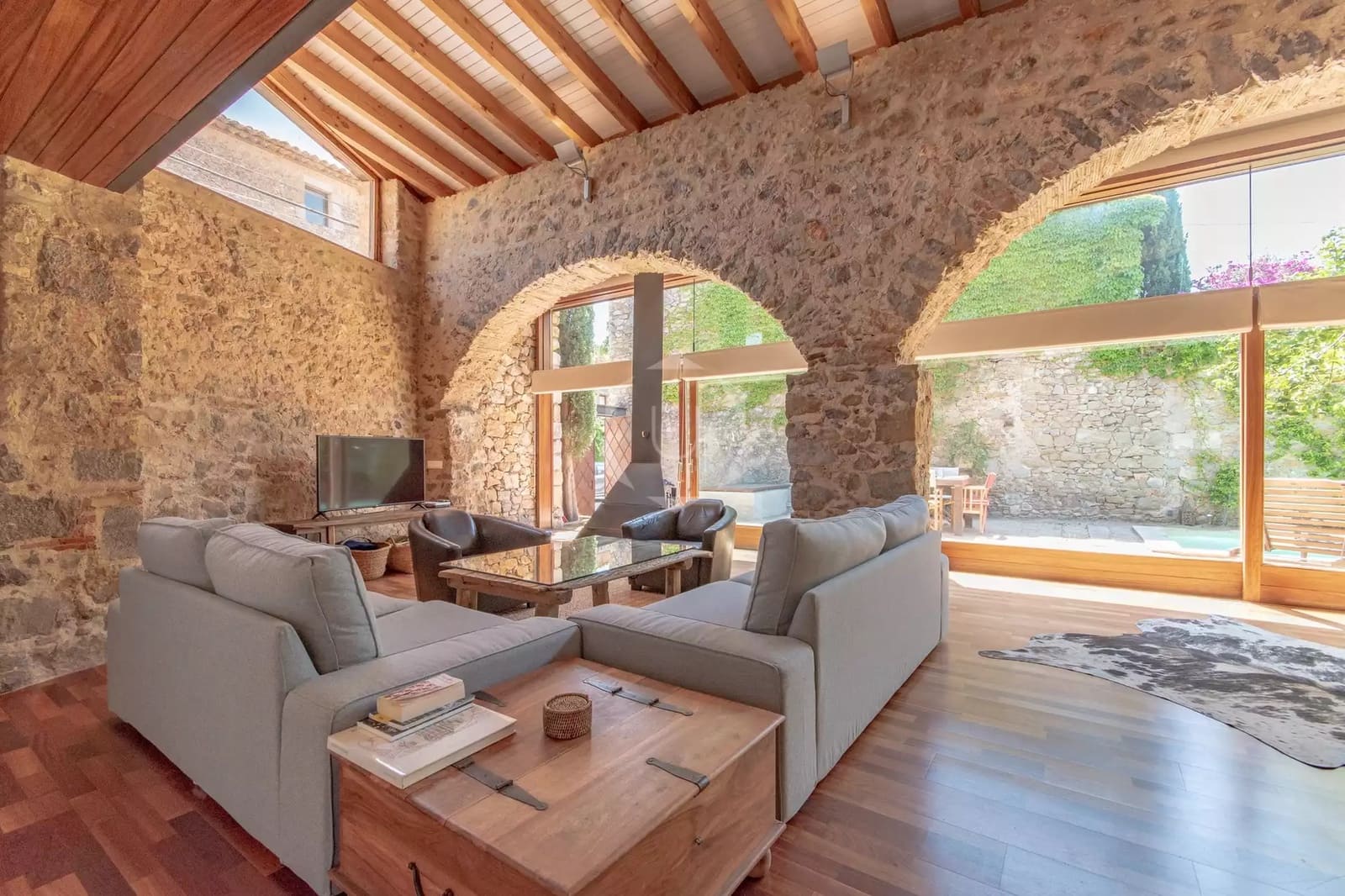 3 soveværelse Rækkehus til leje i Ulla med swimmingpool garage - € 2.400 (Ref: 9252230)