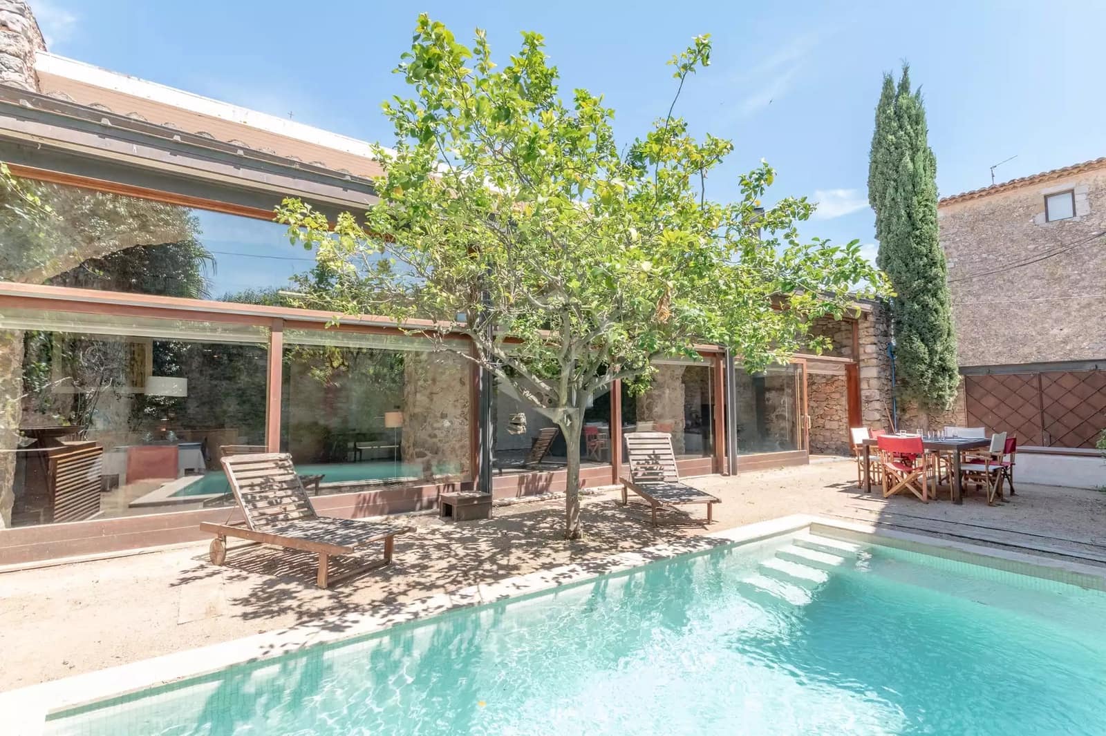 3 soveværelse Rækkehus til leje i Ulla med swimmingpool garage - € 2.400 (Ref: 9252230)