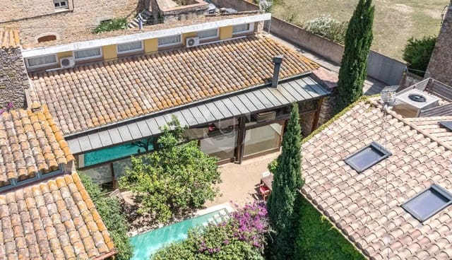 3 Zimmer Reihenhaus zu vermieten in Ullà mit Pool Garage - 2.400 € (Ref: 9252230)