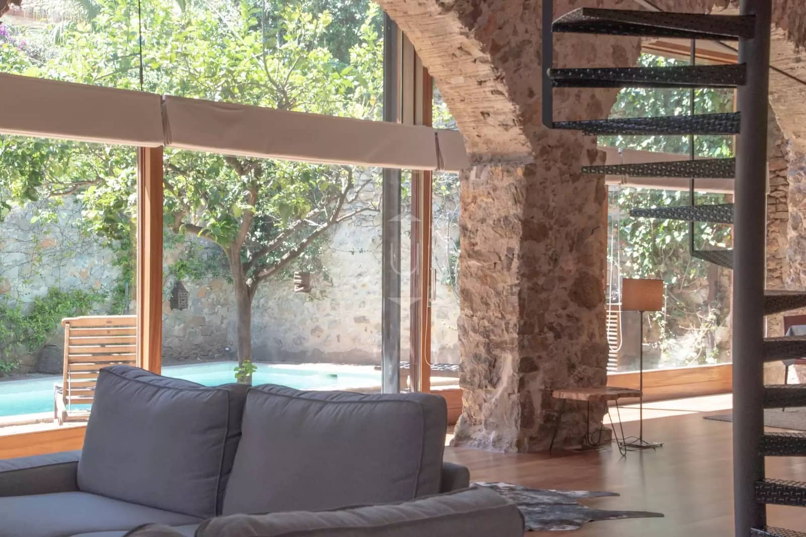 3 soveværelse Rækkehus til leje i Ulla med swimmingpool garage - € 2.400 (Ref: 9252230)