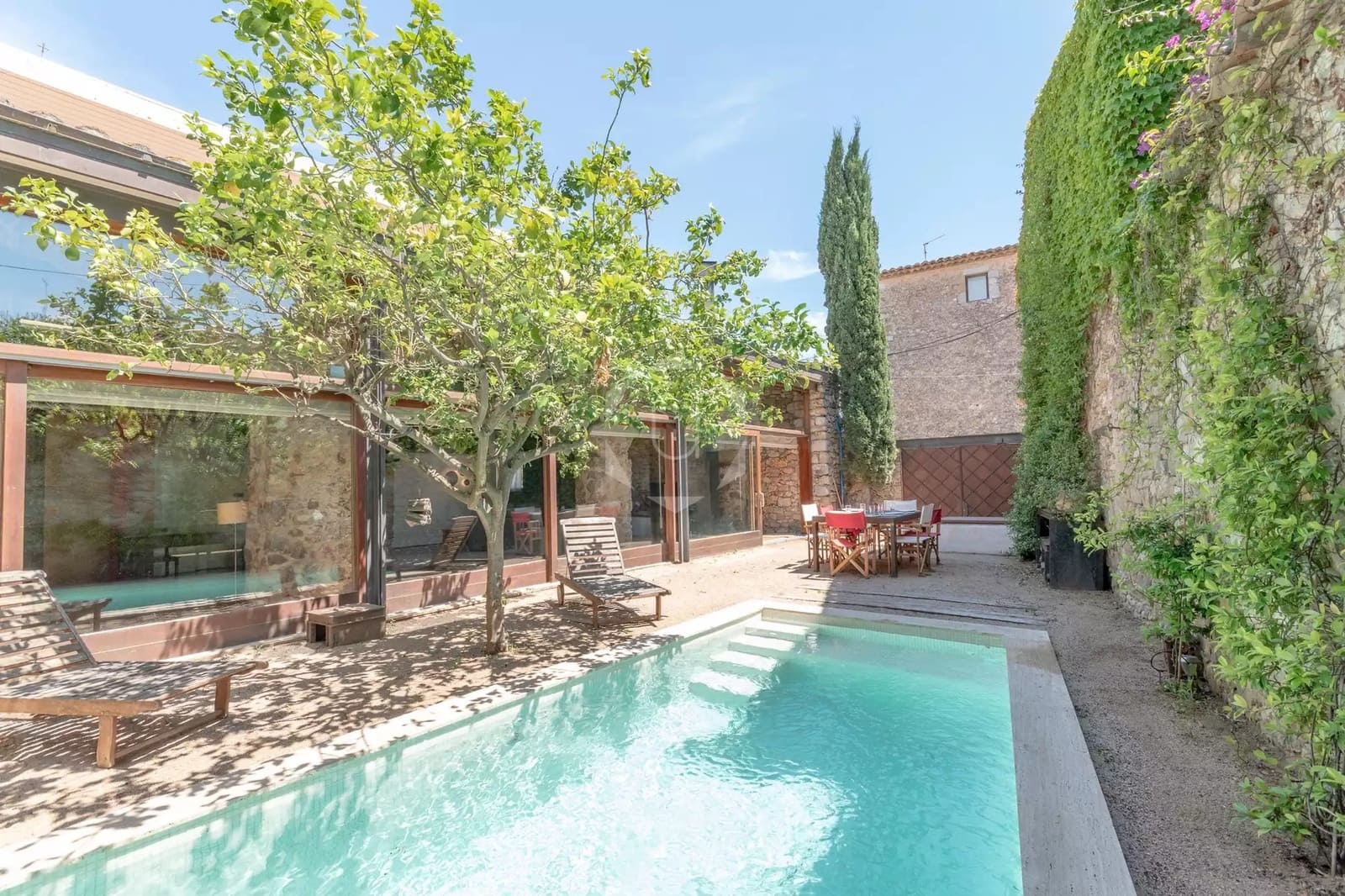 3 soveværelse Rækkehus til leje i Ulla med swimmingpool garage - € 2.400 (Ref: 9252230)