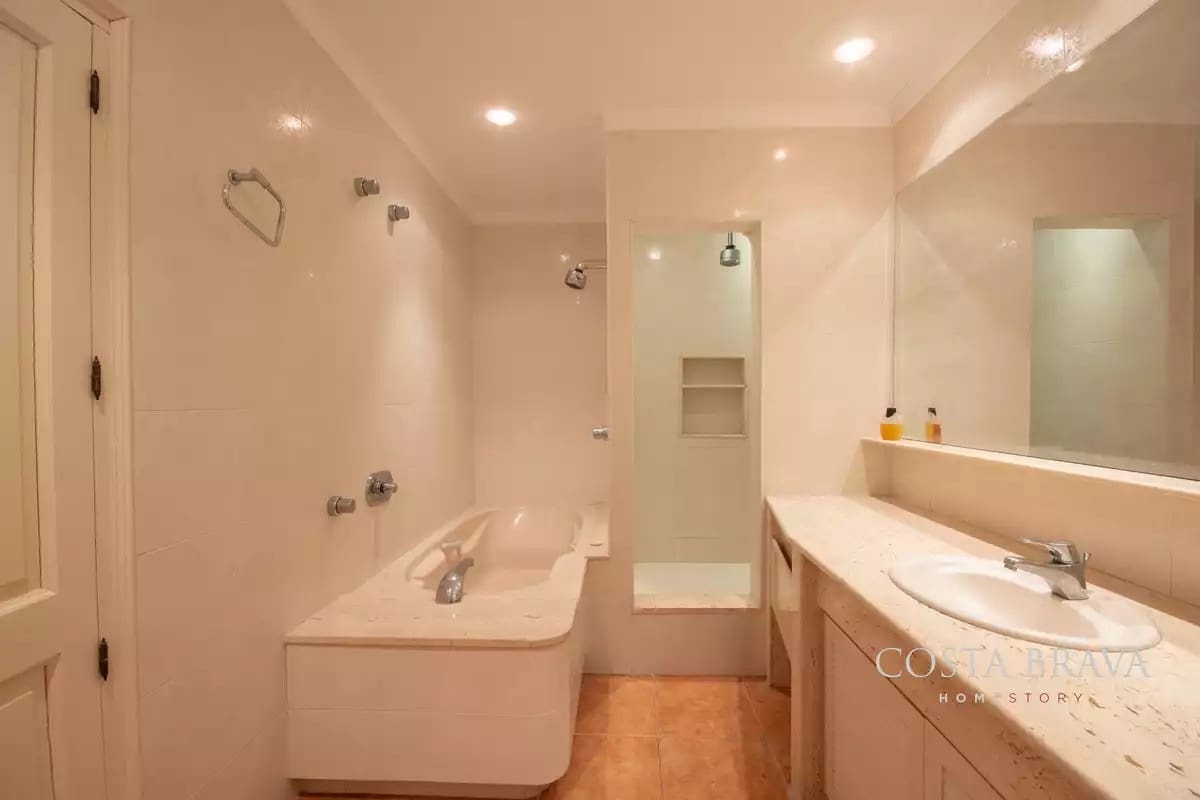 4 soverom Rekkehus til salgs i Begur med garasje - € 1 090 000 (Ref: 9308458)