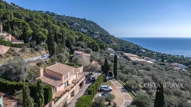 4 bedroom Terraced Villa for sale in Begur with garage - € 1,090,000 (Ref: 9308458)