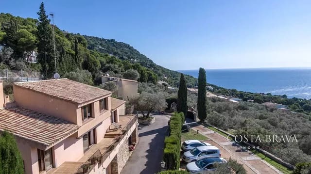 4 bedroom Terraced Villa for sale in Begur with garage - € 1,090,000 (Ref: 9308458)