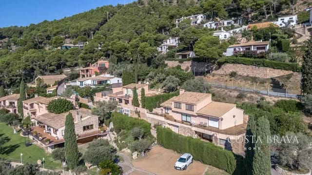 4 bedroom Terraced Villa for sale in Begur with garage - € 1,090,000 (Ref: 9308458)