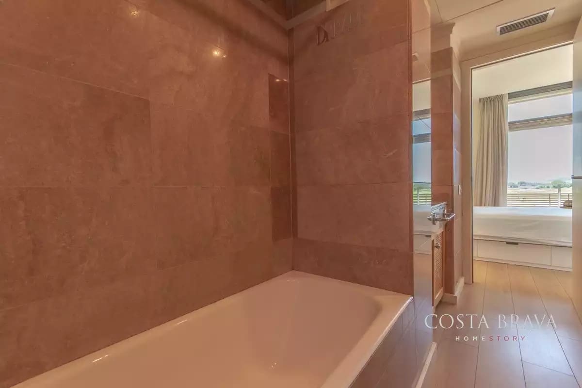 1 sypialnia Apartament do wynajęcia w Gualta z basenem garażem - 980 € (Ref: 9413964)