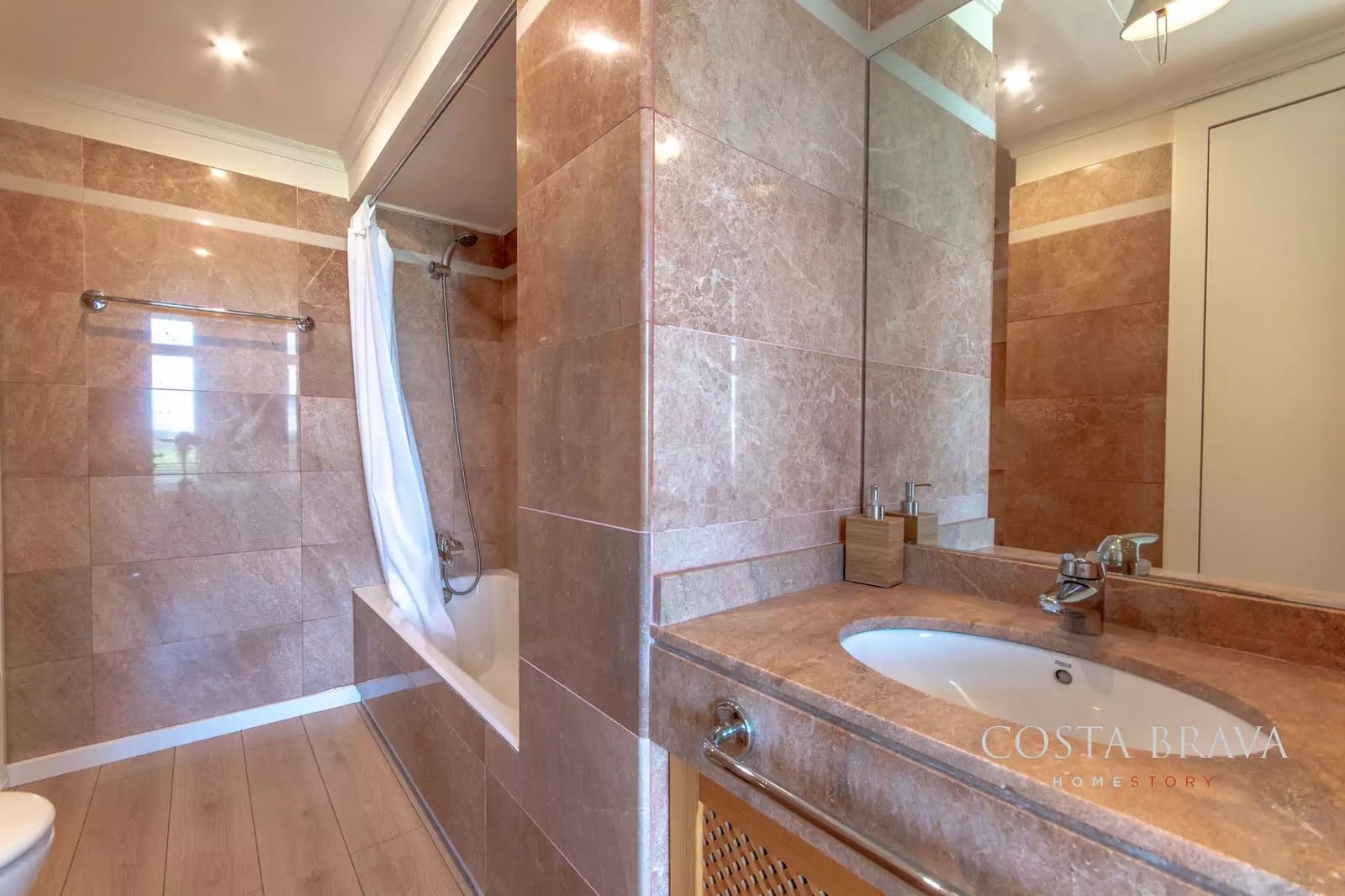 1 sovrum Lägenhet att hyra i Gualta med pool garage - 980 € (Ref: 9413964)