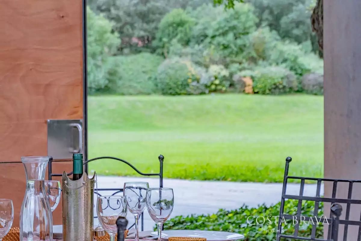 8 soveværelse Finca/Landehus til salg i Forallac med swimmingpool garage - € 4.900.000 (Ref: 9413965)