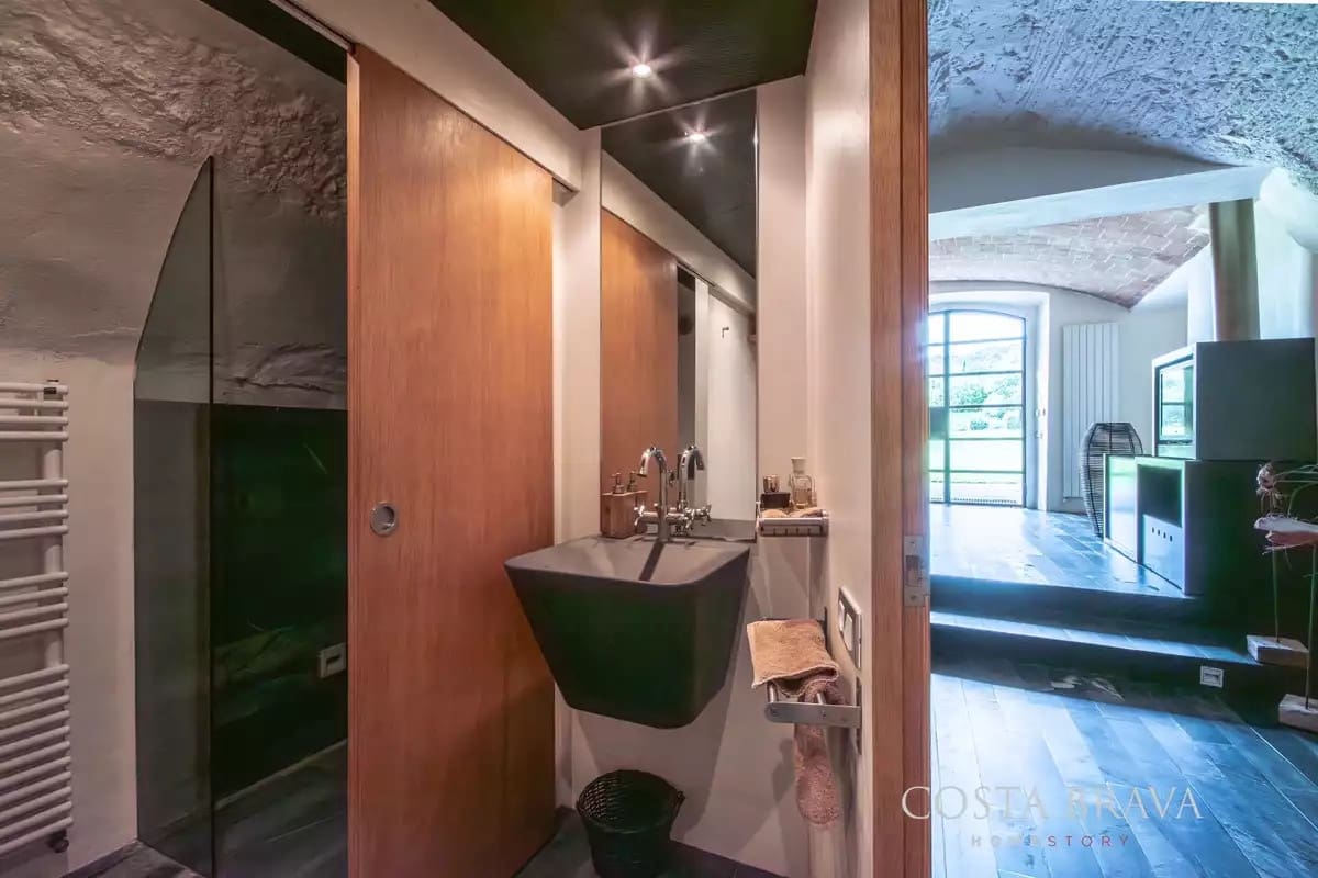 8 soveværelse Finca/Landehus til salg i Forallac med swimmingpool garage - € 4.900.000 (Ref: 9413965)