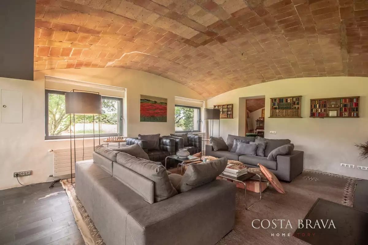 8 soveværelse Finca/Landehus til salg i Forallac med swimmingpool garage - € 4.900.000 (Ref: 9413965)