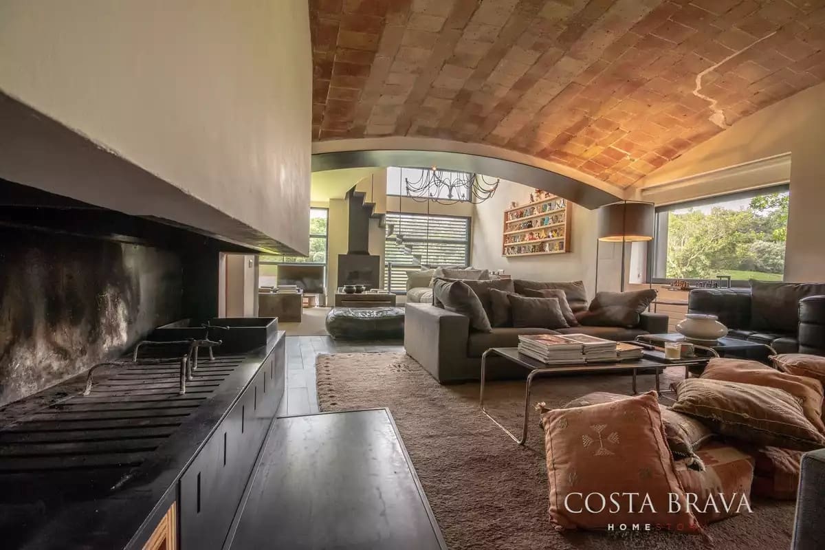 8 soveværelse Finca/Landehus til salg i Forallac med swimmingpool garage - € 4.900.000 (Ref: 9413965)